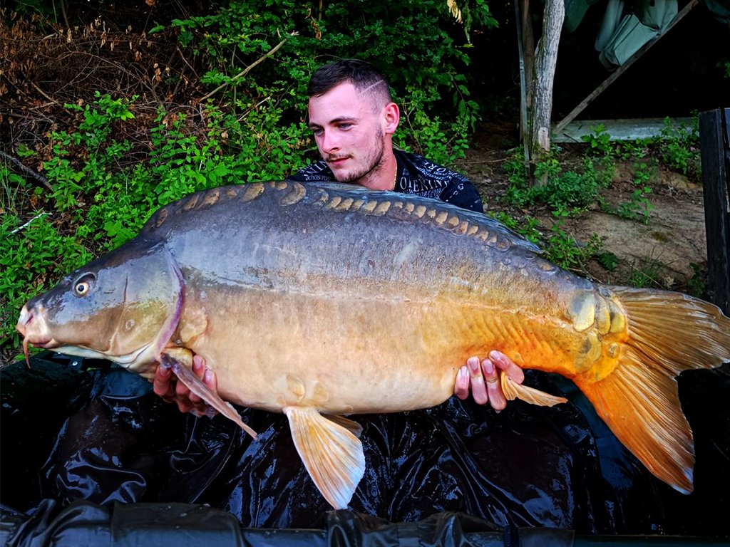 Mihalovics Milán Q-Baits teszthorgász